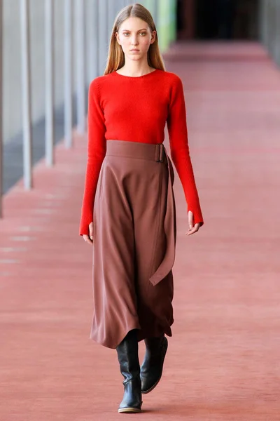 Look 19